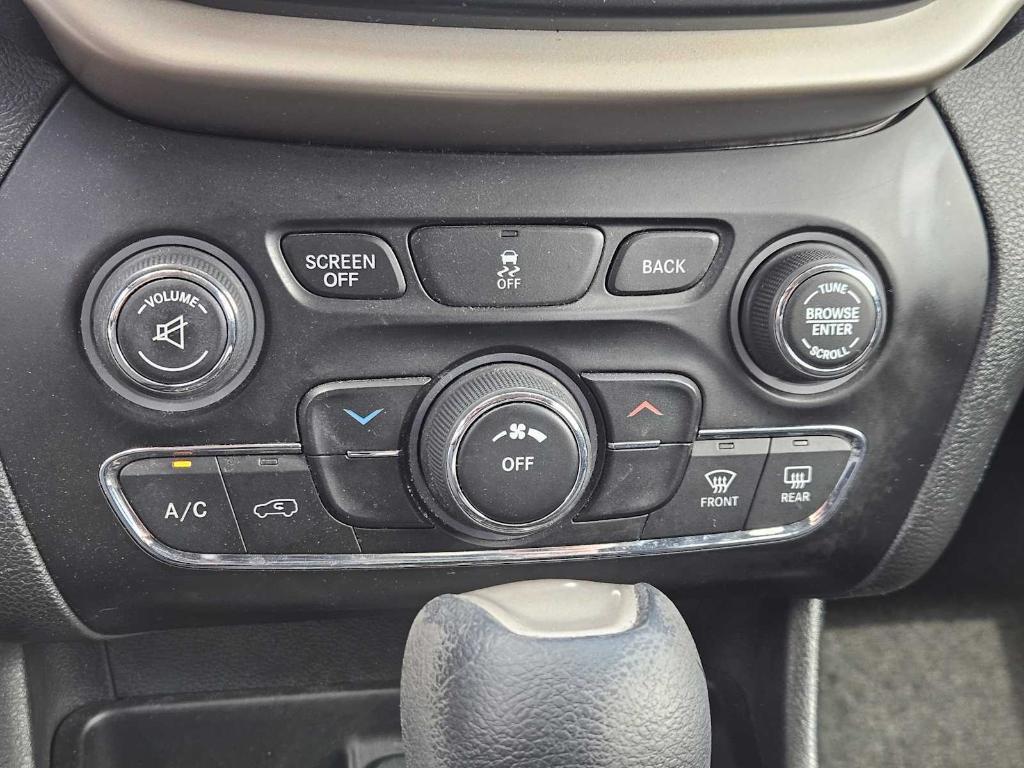 used 2015 Jeep Cherokee car, priced at $10,236