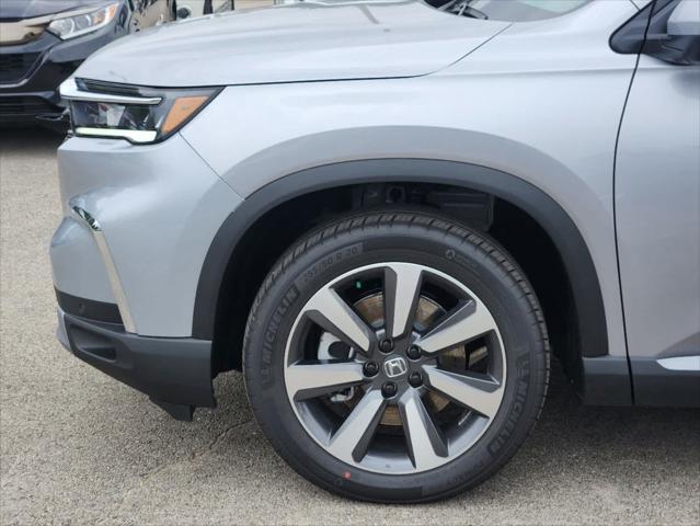 new 2025 Honda Pilot car, priced at $48,950
