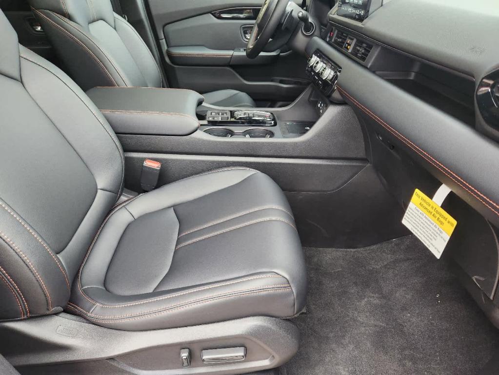 new 2025 Honda Pilot car, priced at $50,850