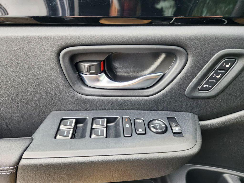 new 2025 Honda Pilot car, priced at $46,885