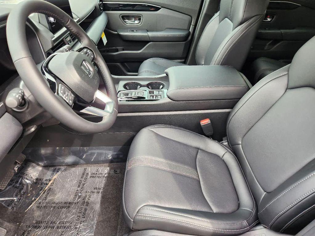 new 2025 Honda Pilot car, priced at $46,885