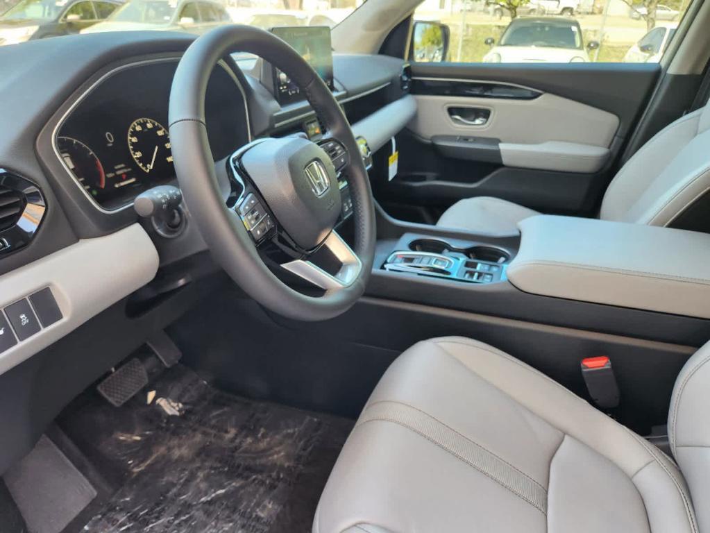new 2025 Honda Pilot car, priced at $45,405