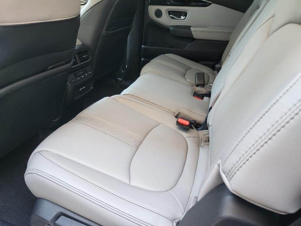 new 2025 Honda Pilot car, priced at $45,405