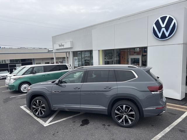 new 2025 Volkswagen Atlas car, priced at $56,356