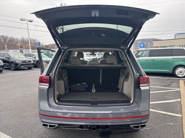 new 2025 Volkswagen Atlas car, priced at $56,356