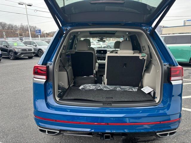 new 2025 Volkswagen Atlas car, priced at $56,136