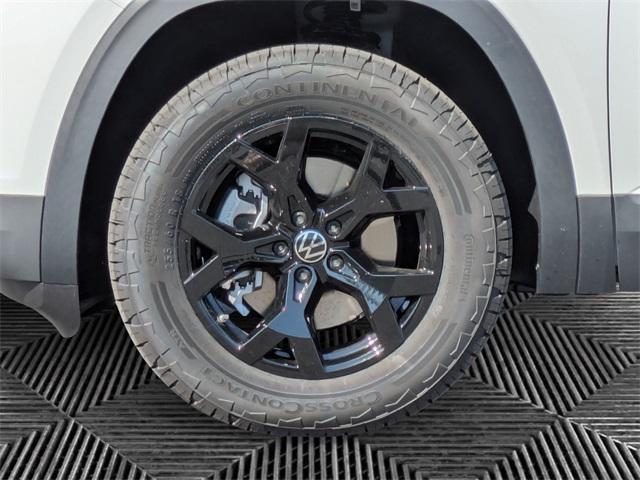 new 2025 Volkswagen Atlas car, priced at $50,046