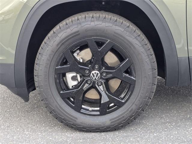 new 2025 Volkswagen Atlas car, priced at $49,351