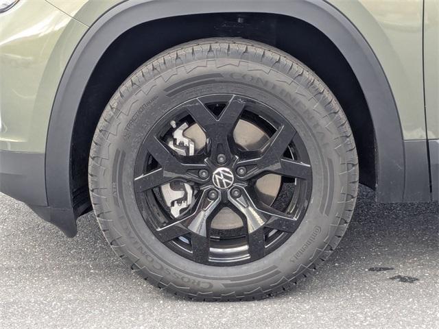 new 2025 Volkswagen Atlas car, priced at $49,351