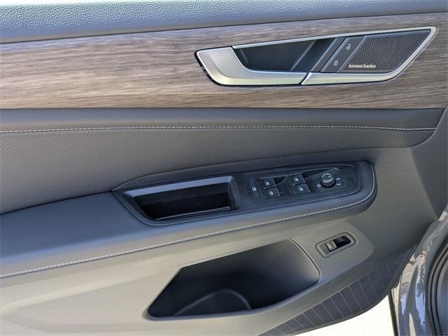 new 2025 Volkswagen Atlas car, priced at $57,051