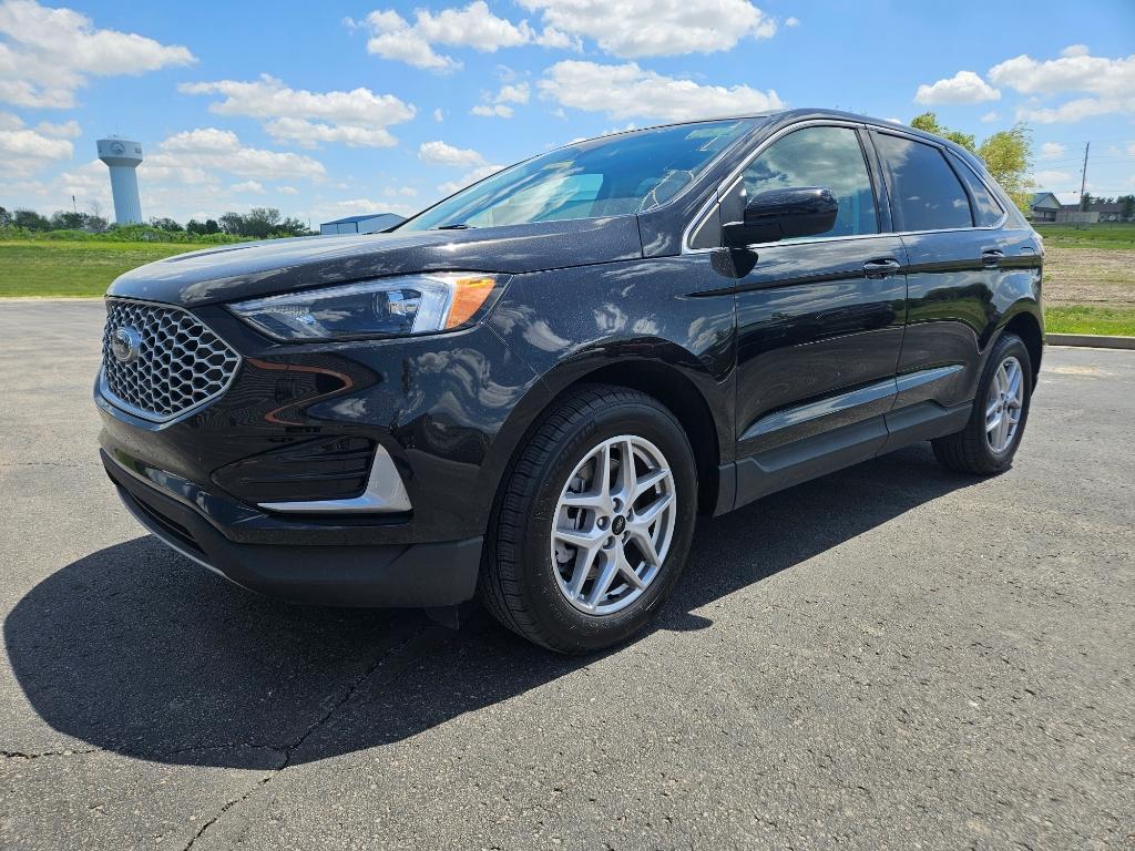 used 2024 Ford Edge car, priced at $30,900