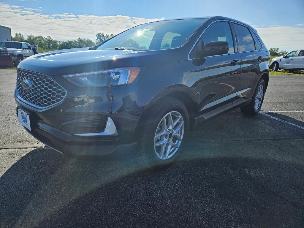 used 2024 Ford Edge car, priced at $30,900