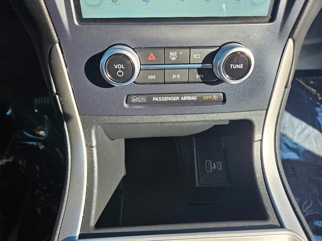 used 2024 Ford Edge car, priced at $30,900
