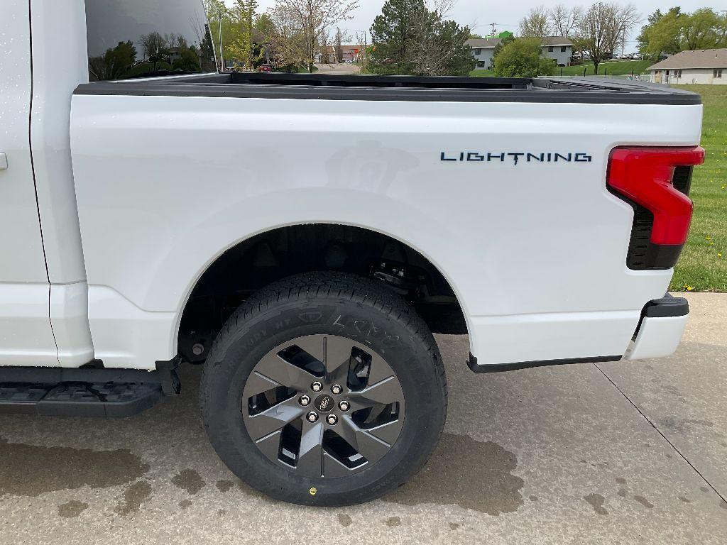 new 2025 Ford F-150 Lightning car
