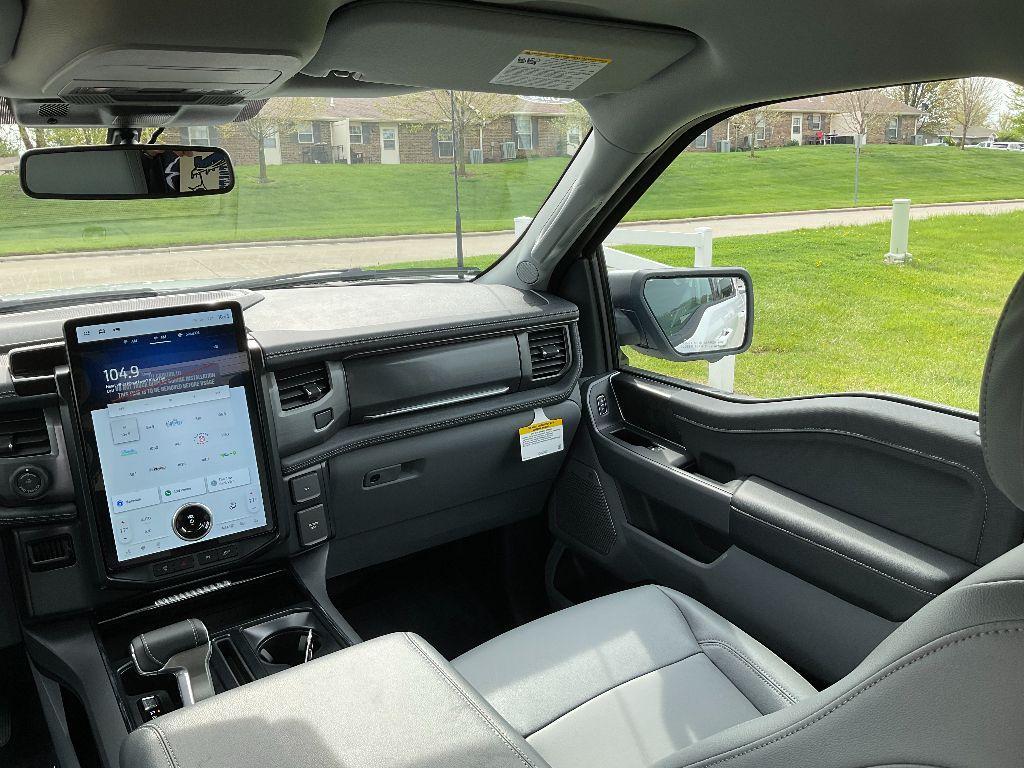 new 2025 Ford F-150 Lightning car