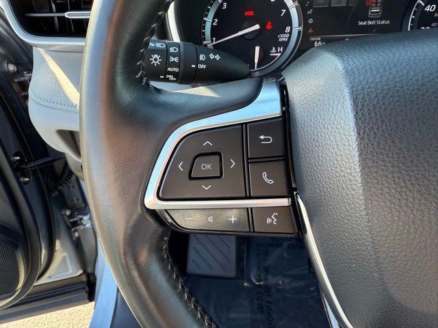 used 2021 Toyota Highlander car, priced at $27,900