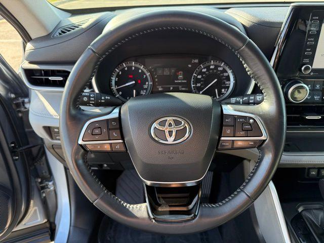 used 2021 Toyota Highlander car, priced at $27,900