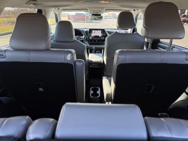 used 2021 Toyota Highlander car, priced at $27,900