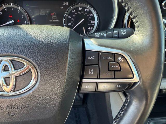used 2021 Toyota Highlander car, priced at $27,900