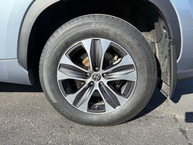 used 2021 Toyota Highlander car, priced at $27,900