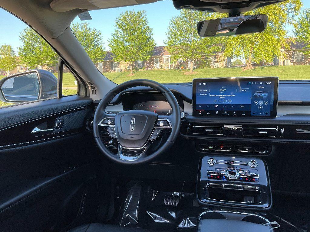 used 2022 Lincoln Nautilus car, priced at $41,800