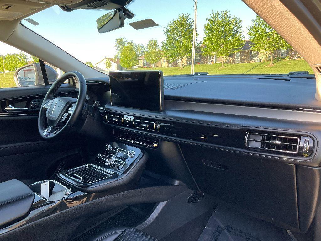 used 2022 Lincoln Nautilus car, priced at $41,800