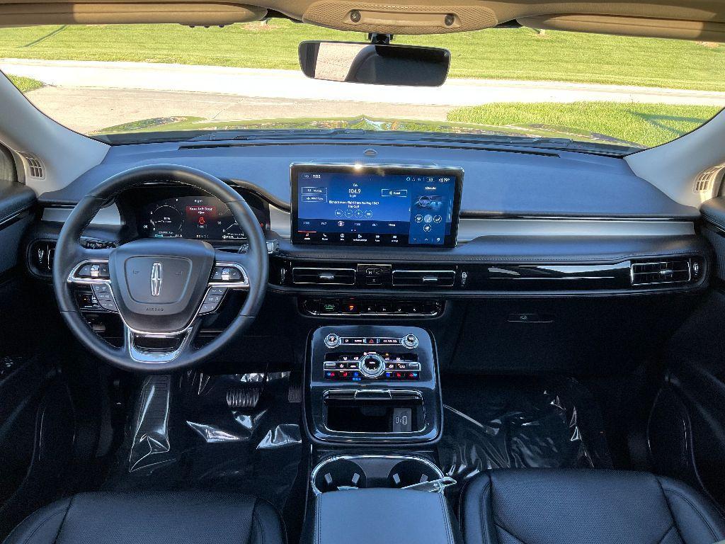 used 2022 Lincoln Nautilus car, priced at $43,000