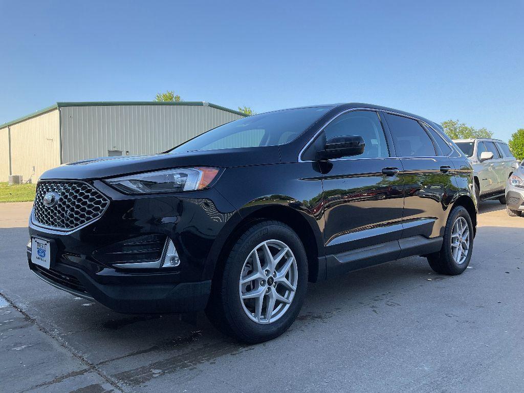 used 2024 Ford Edge car, priced at $30,150