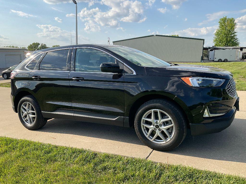 used 2024 Ford Edge car, priced at $30,150