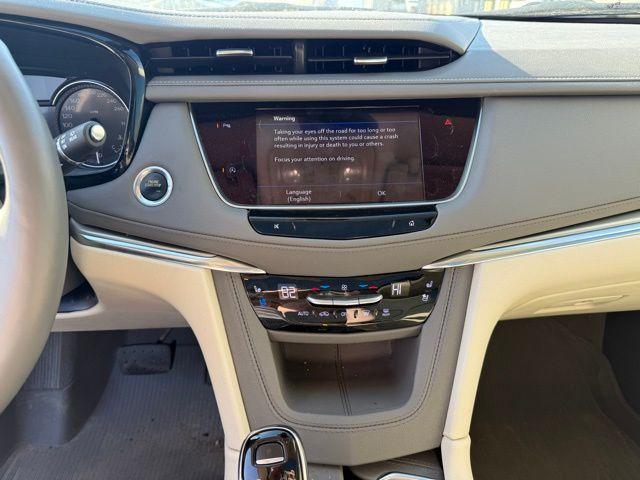 used 2022 Cadillac XT5 car, priced at $33,000