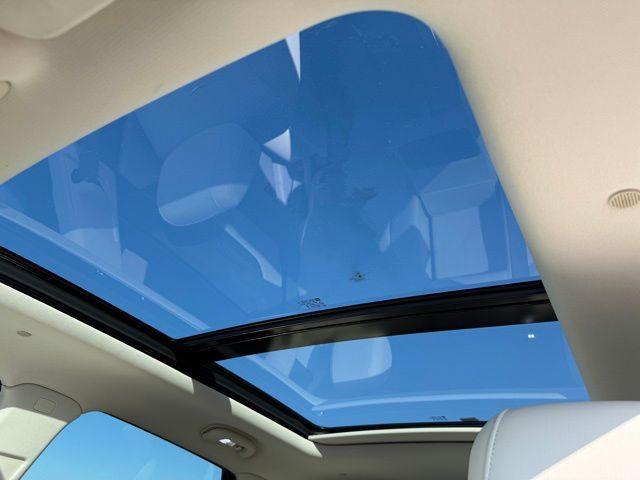 used 2022 Cadillac XT5 car, priced at $33,000