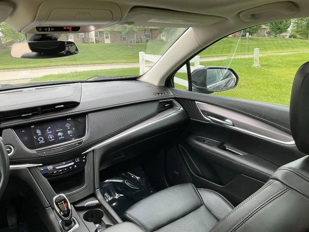 used 2017 Cadillac XT5 car, priced at $18,000