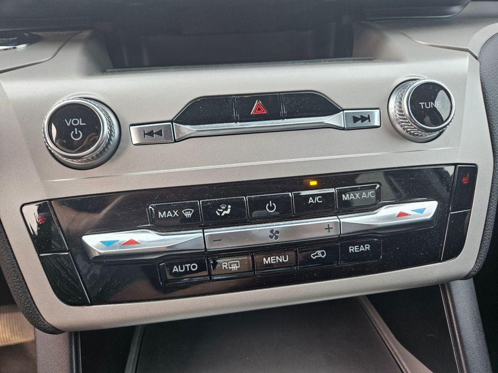 used 2024 Ford Explorer car, priced at $35,000