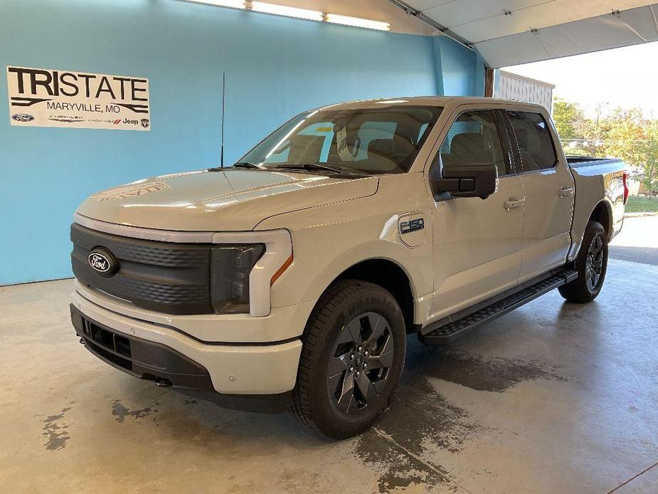 new 2024 Ford F-150 Lightning car