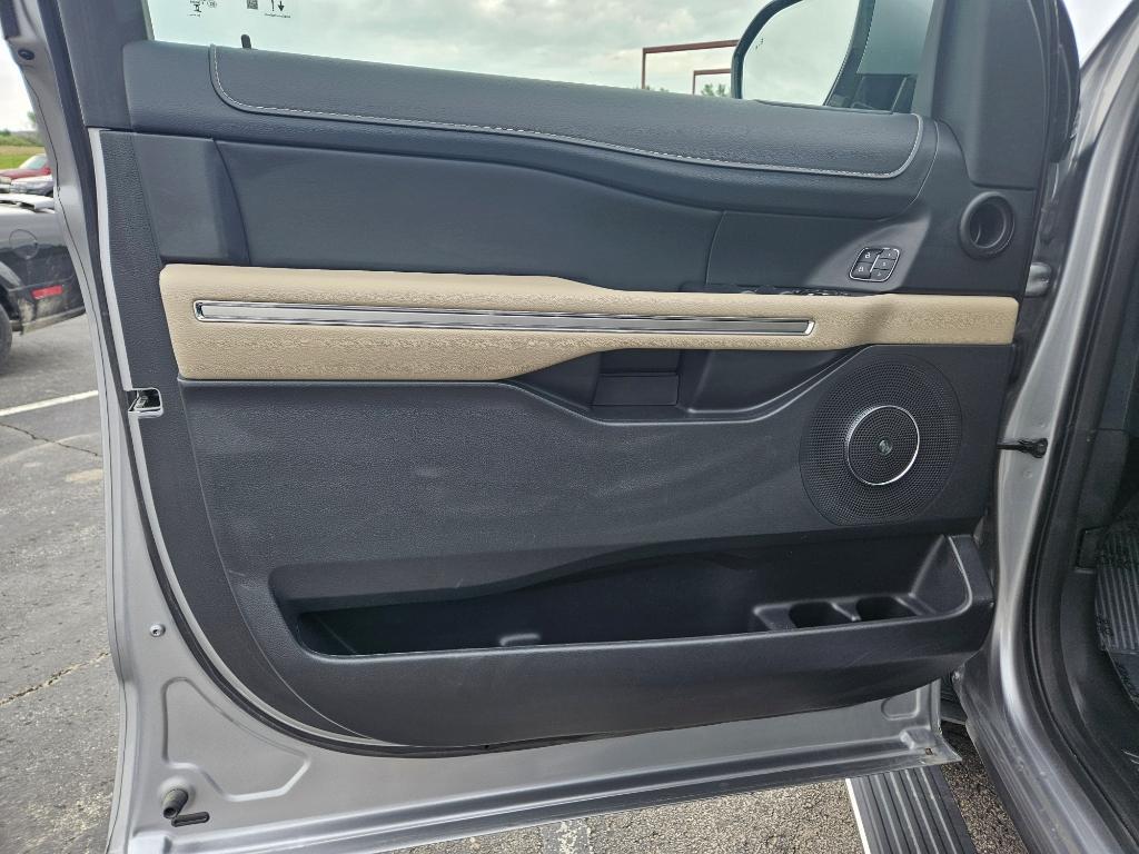 used 2023 Ford Expedition car, priced at $58,900