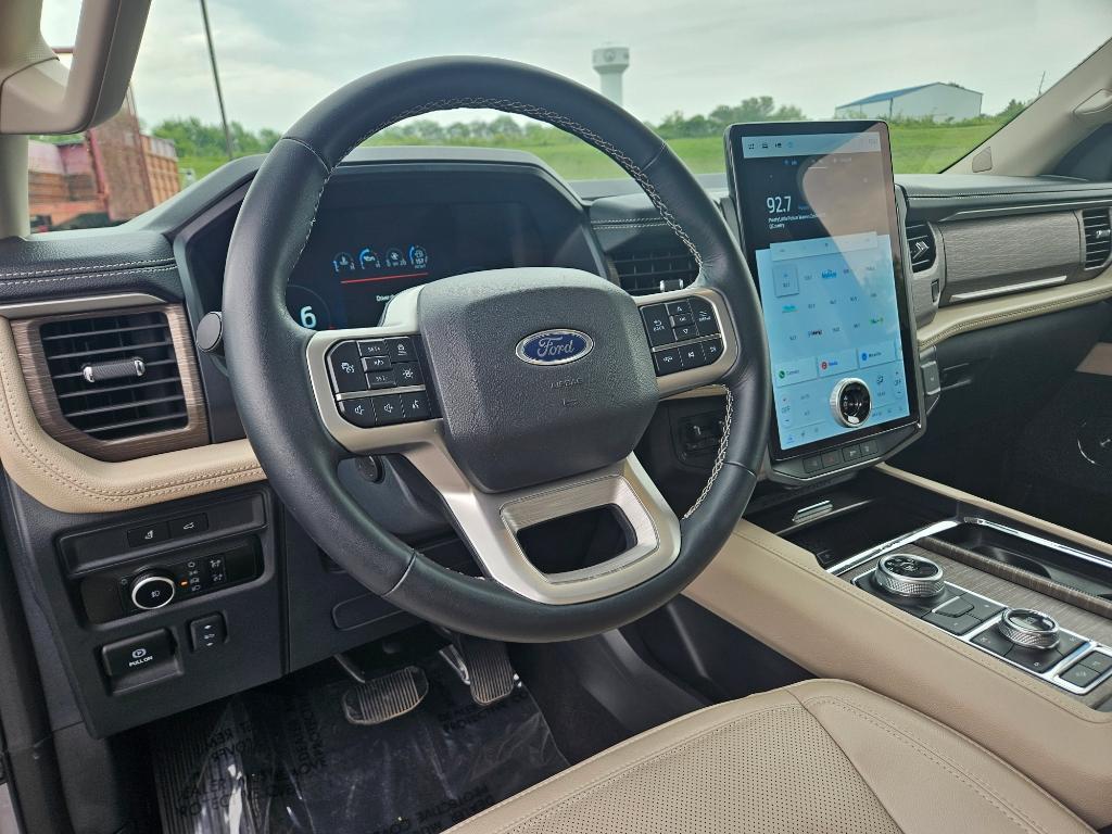 used 2023 Ford Expedition car, priced at $58,900