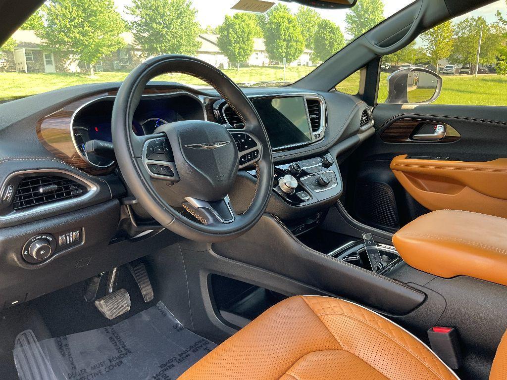 used 2022 Chrysler Pacifica Hybrid car, priced at $36,000