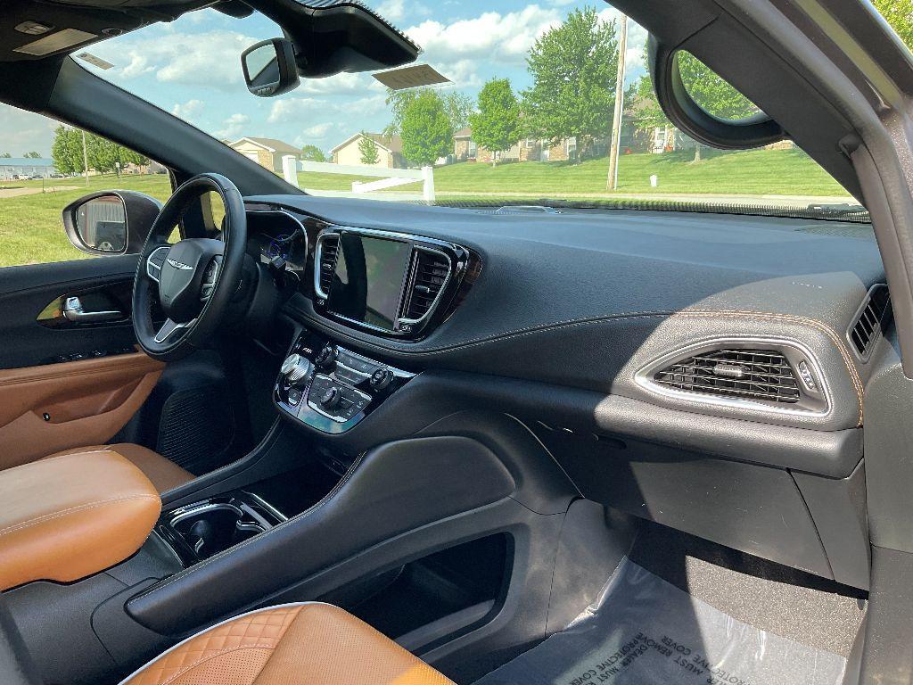 used 2022 Chrysler Pacifica Hybrid car, priced at $36,000
