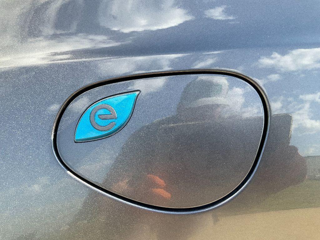 used 2022 Chrysler Pacifica Hybrid car, priced at $36,000