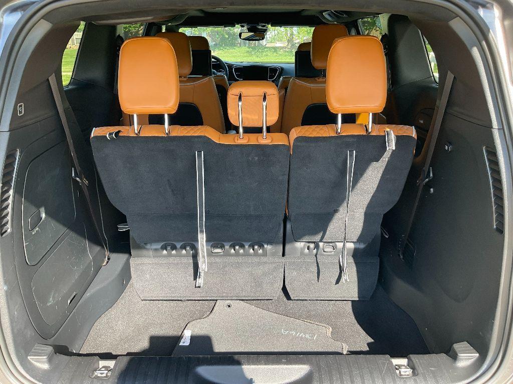 used 2022 Chrysler Pacifica Hybrid car, priced at $36,000