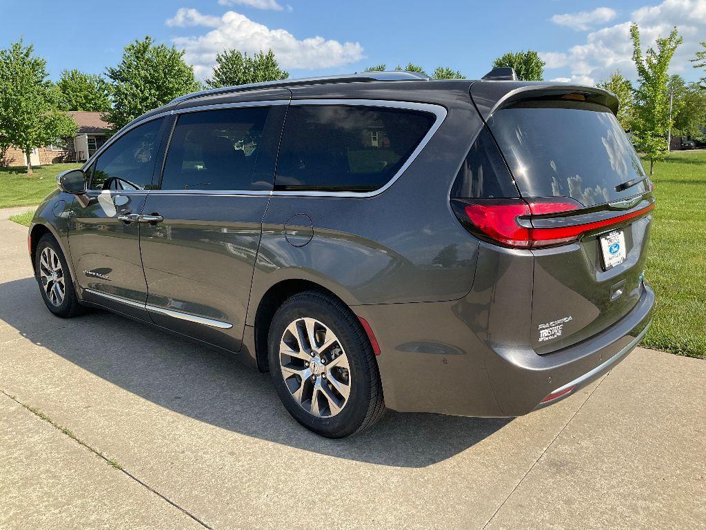 used 2022 Chrysler Pacifica Hybrid car, priced at $36,000