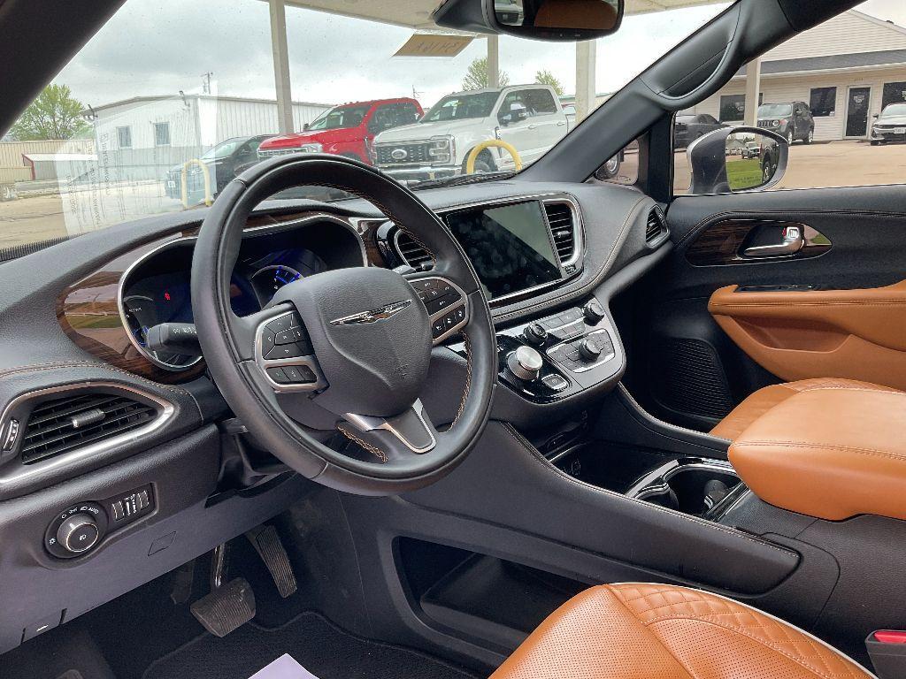 used 2022 Chrysler Pacifica Hybrid car, priced at $37,500