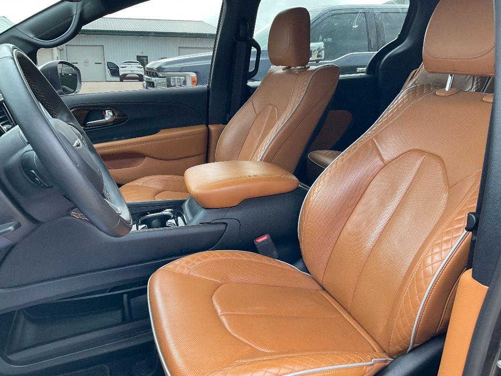 used 2022 Chrysler Pacifica Hybrid car, priced at $37,500