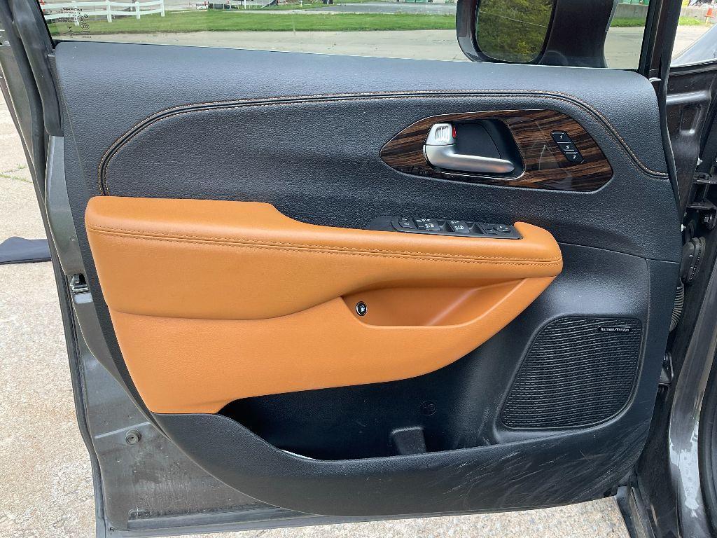 used 2022 Chrysler Pacifica Hybrid car, priced at $37,500