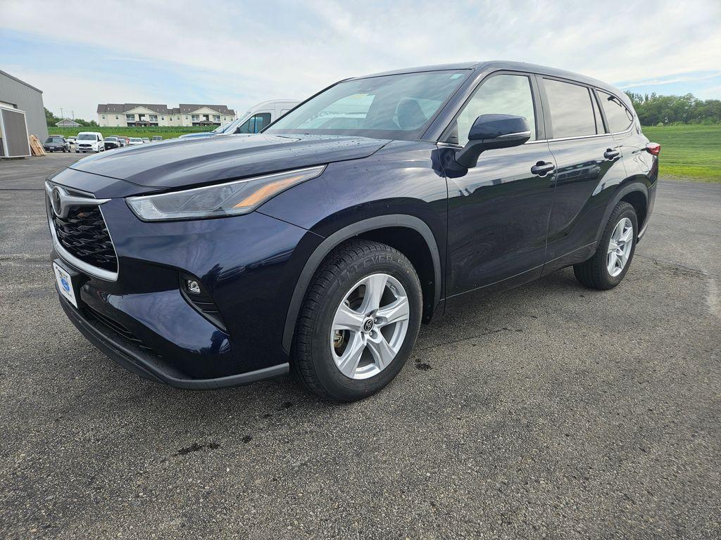 used 2023 Toyota Highlander car, priced at $34,500