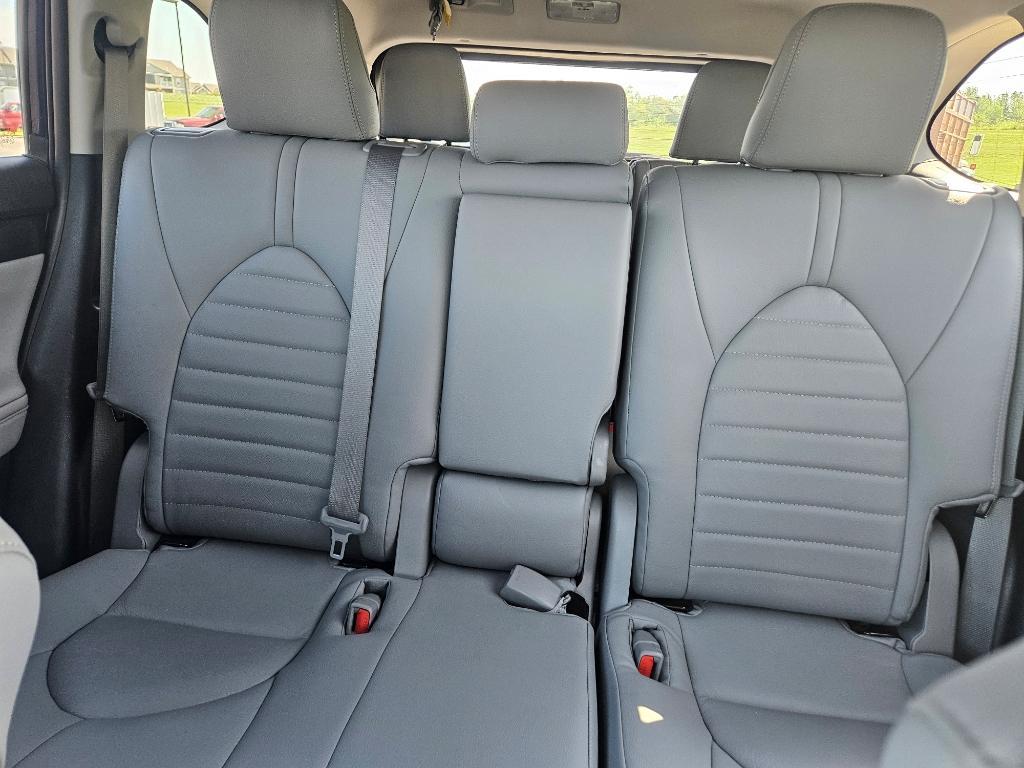 used 2023 Toyota Highlander car, priced at $34,500