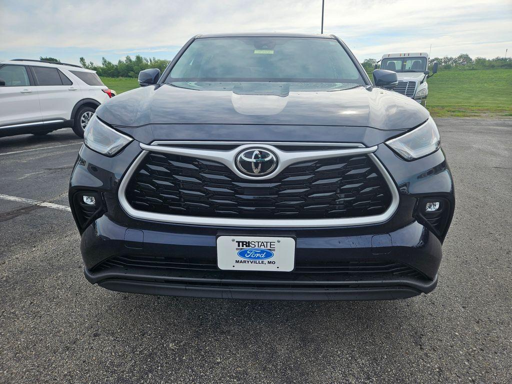 used 2023 Toyota Highlander car, priced at $34,500