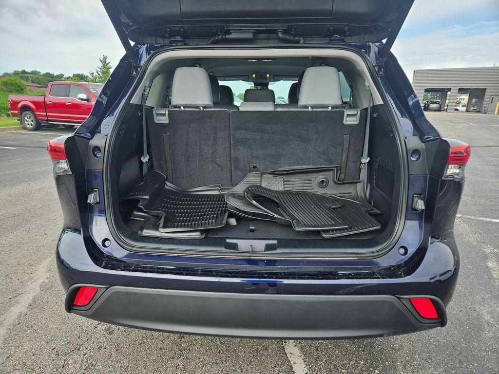 used 2023 Toyota Highlander car, priced at $34,500