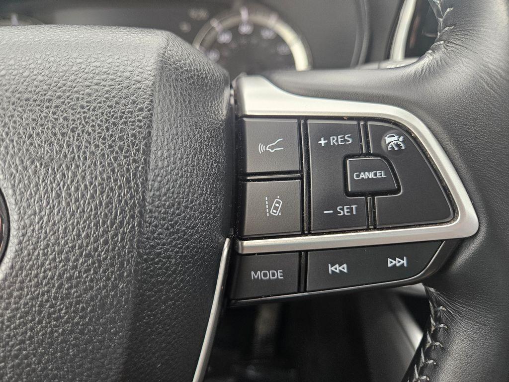 used 2023 Toyota Highlander car, priced at $34,500