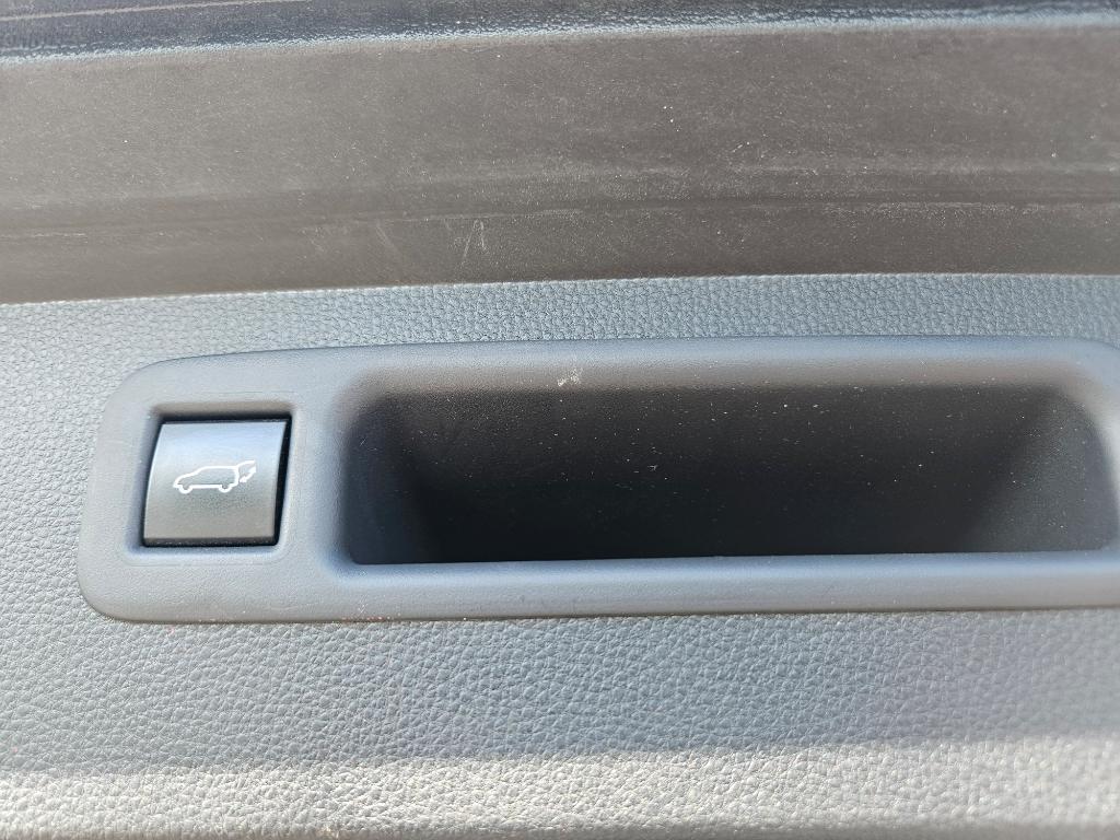 used 2023 Toyota Highlander car, priced at $34,500